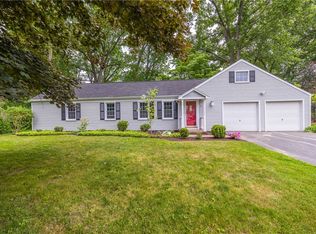 3 Falling Creek Rd, Pittsford, NY 14534