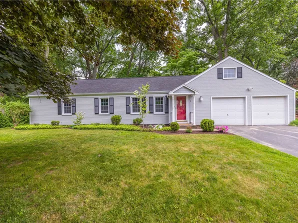 3 Falling Creek Rd, Pittsford, NY 14534