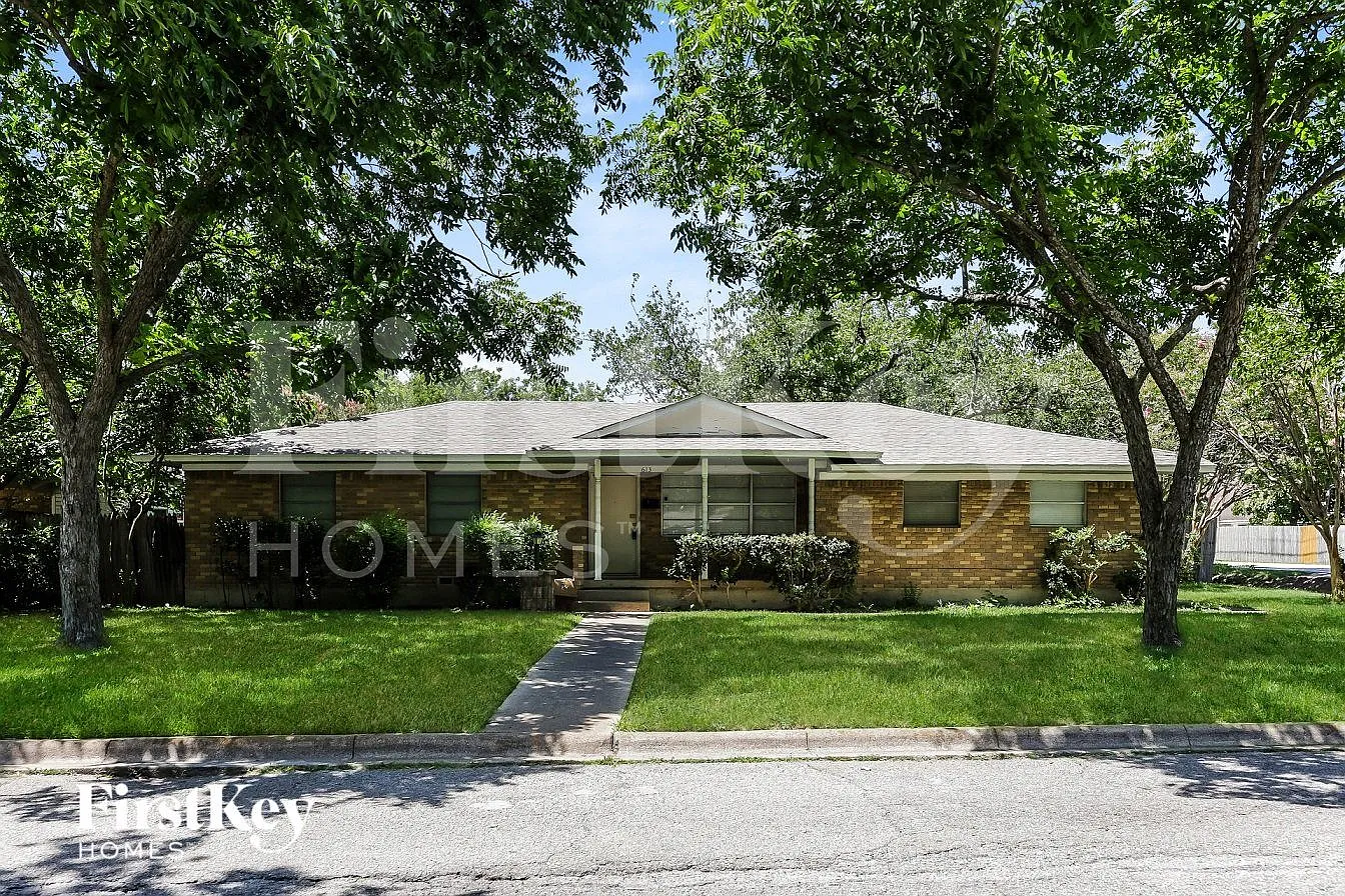 3 bed, 2.0 bath, 1822 sqft, $2,140 — Photo 1