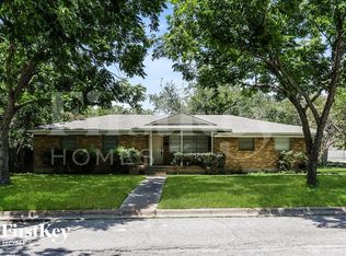 613 E University Ave, Waxahachie, TX 75165
