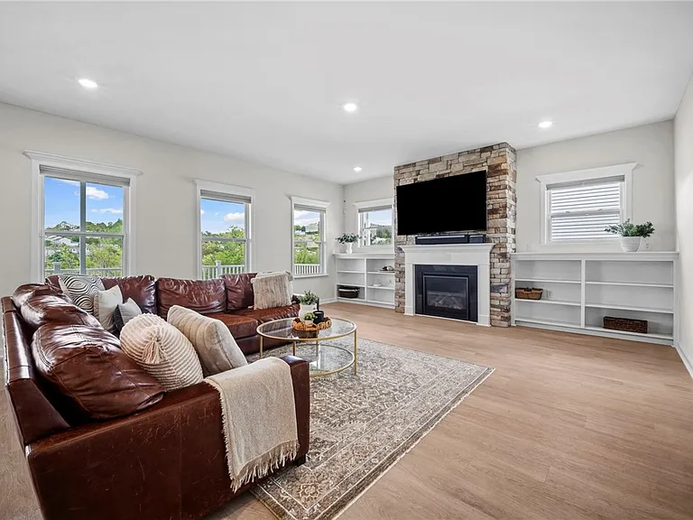 269 Lily Ridge Dr N — Photo 5