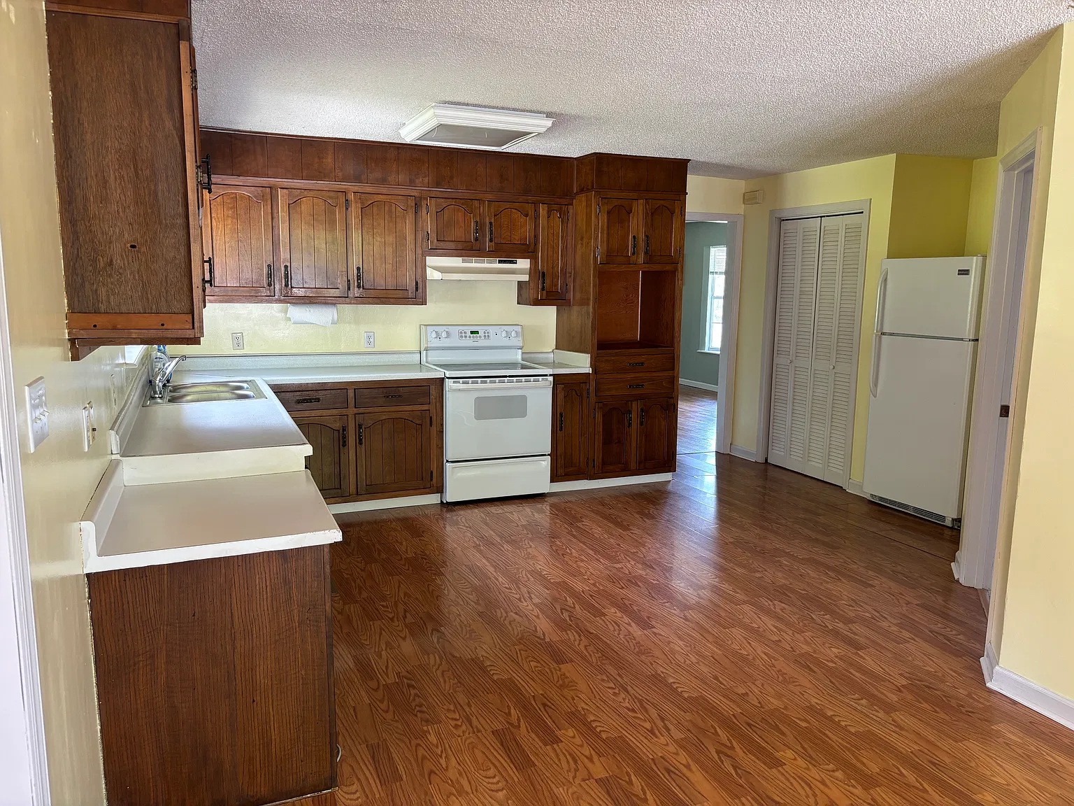 3 bed, 2.5 bath, 1500 sqft, $1,500 — Photo 3