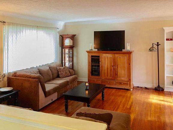 2nd image of 3433 Elwood Dr