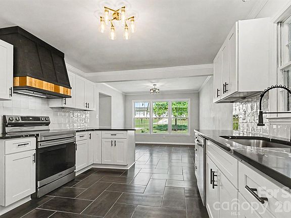 4th image of 4108 Wimbledon Dr