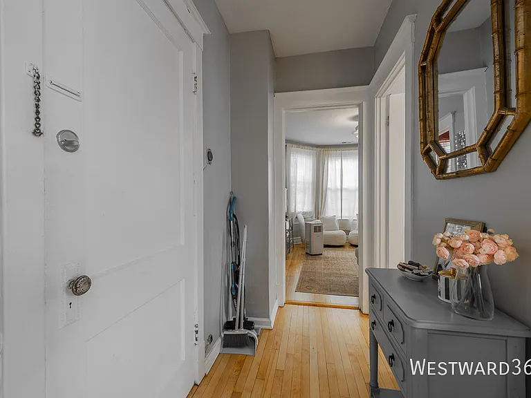 2550 N Southport Ave #2F — Photo 11