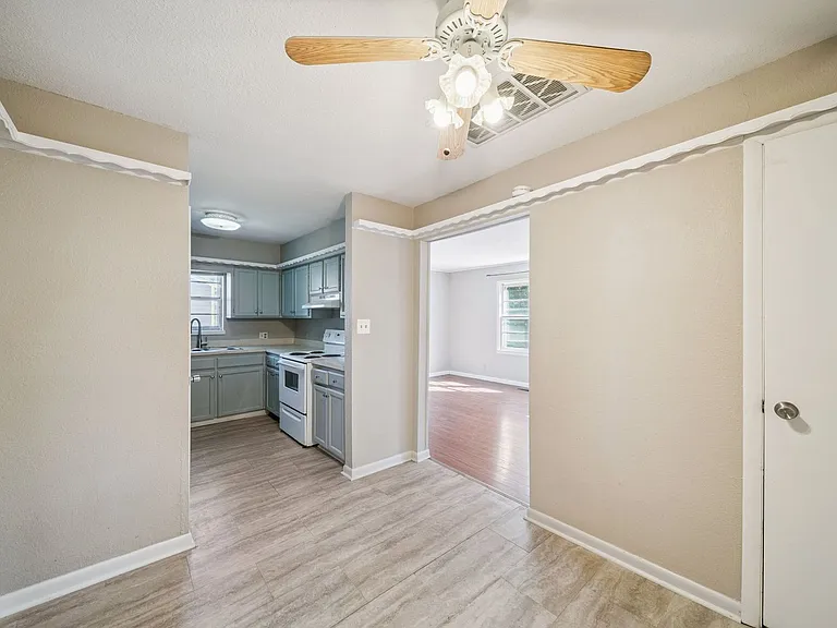 4218 S Rockford Ave #B — Photo 5