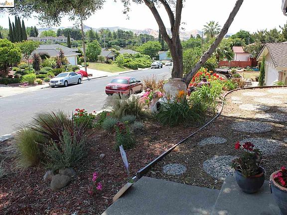 3rd image of 217 Flagstone Dr