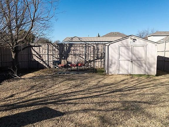 4th image of 2917 Glendale Dr