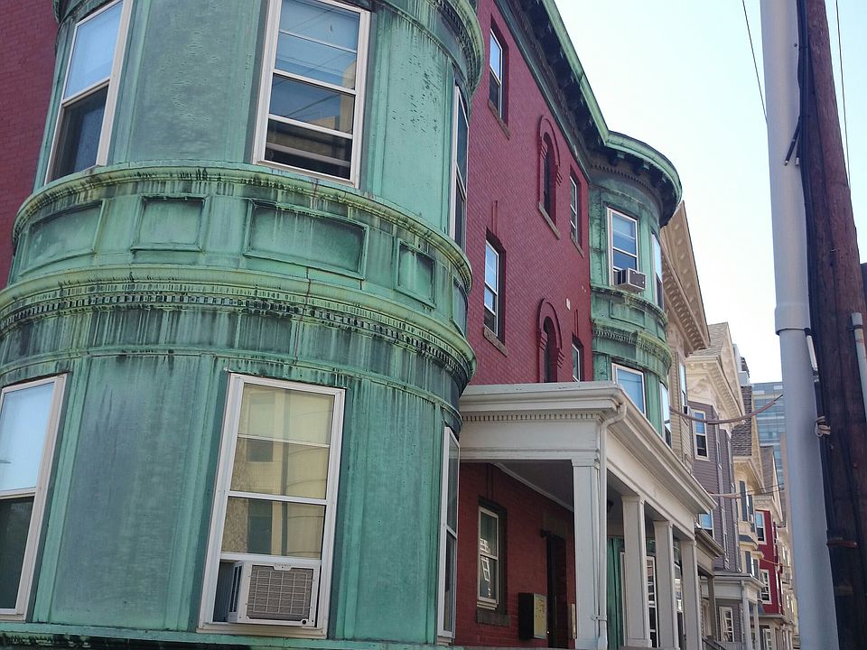 2nd image of 30 Francis St