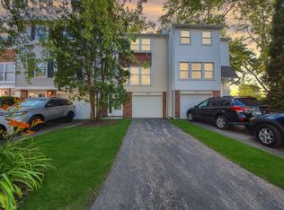 1006 Portland Dr, Schaumburg, IL 60194