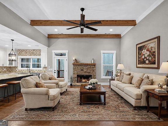 3rd image of 1001 Glenloch Rd