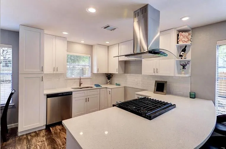 1710 Palmetto Dr — Photo 4