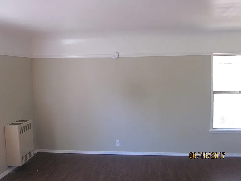 338 N New Hampshire Ave — Photo 3