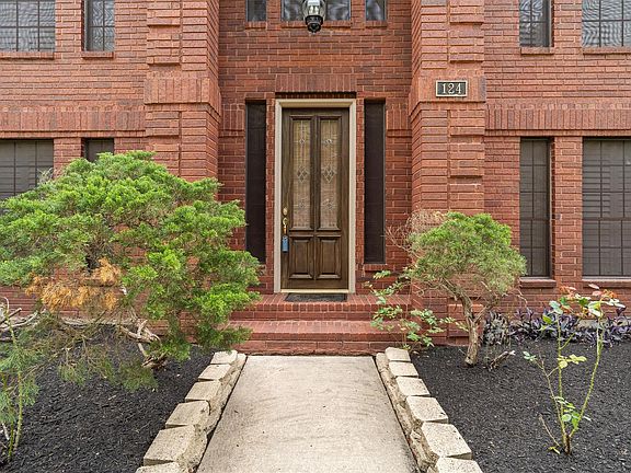 3rd image of 124 Lake Point Dr