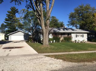 425 N Oak St, Williamsfield, IL 61489
