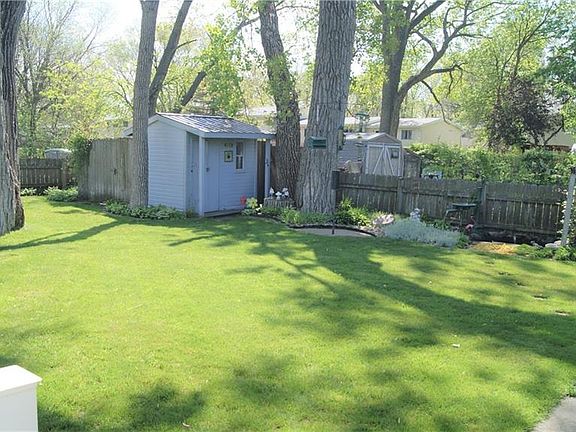 3rd image of 3320 Harcourt Dr