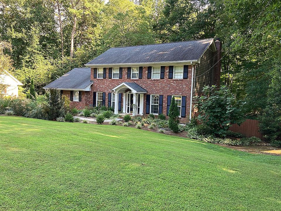 2nd image of 1495 Devonshire Way