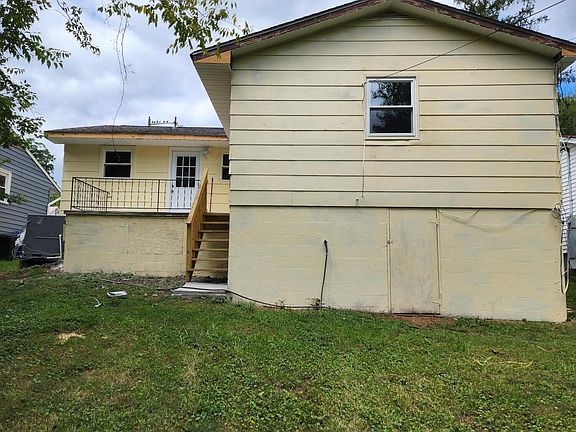 4th image of 2926 Carson Ave