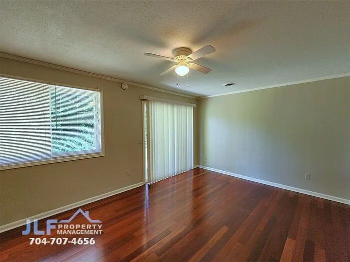 2 bed, 1.0 bath, $975 — Photo 2