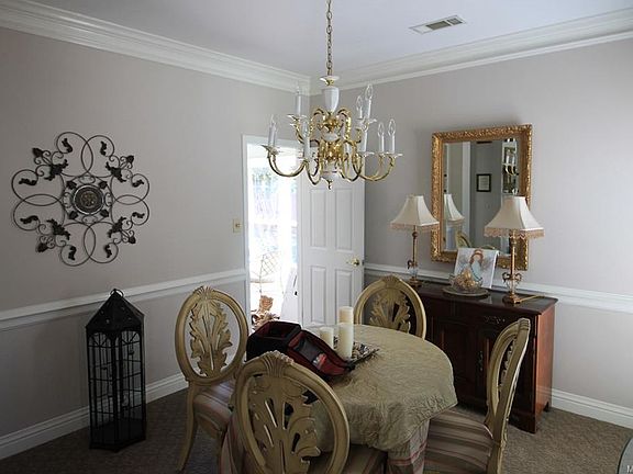 4th image of 121 Charleston Ct N