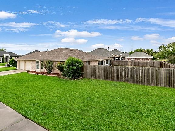 3rd image of 101 Oak Moss Dr