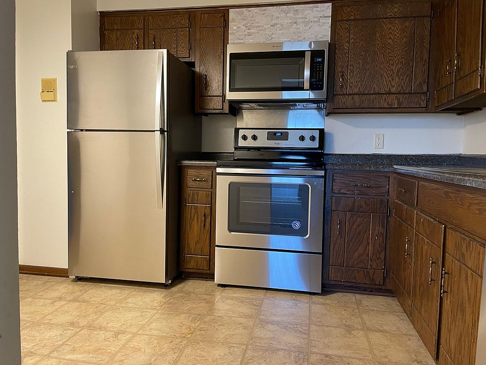 1st image of 824 E 11th St #201
