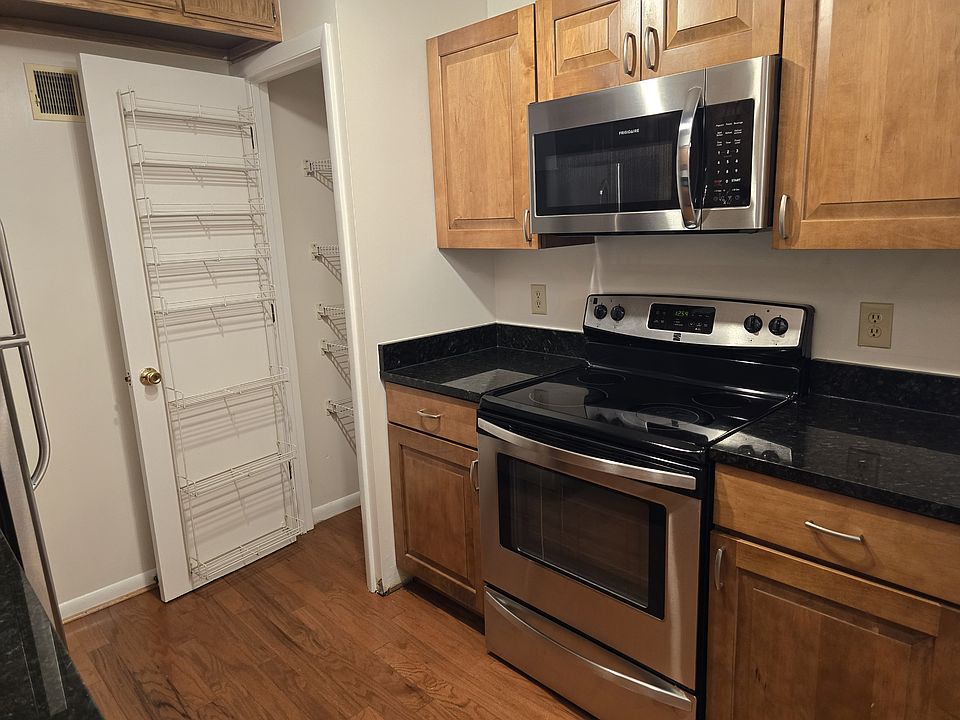 Kitchen right side (pantry)