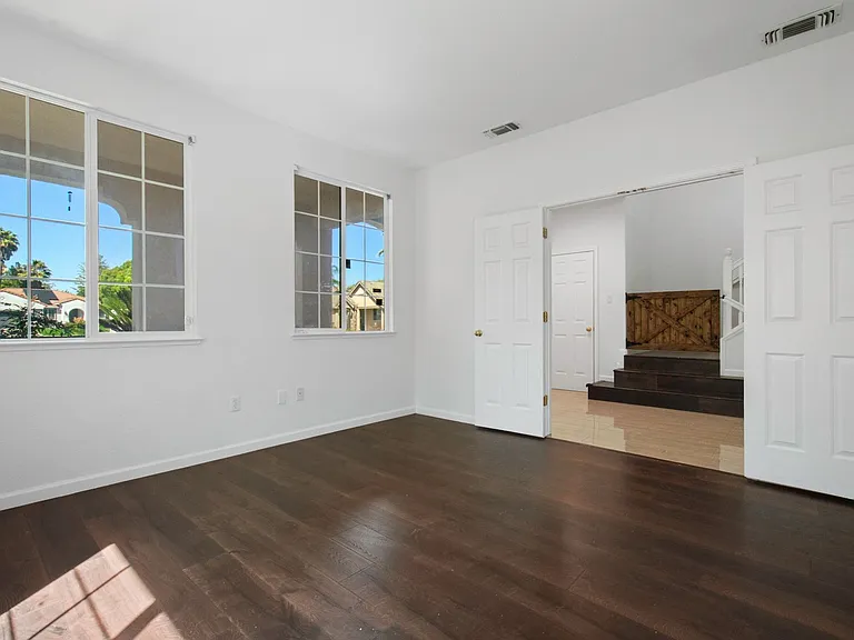 991 Zephyr Ln — Photo 9