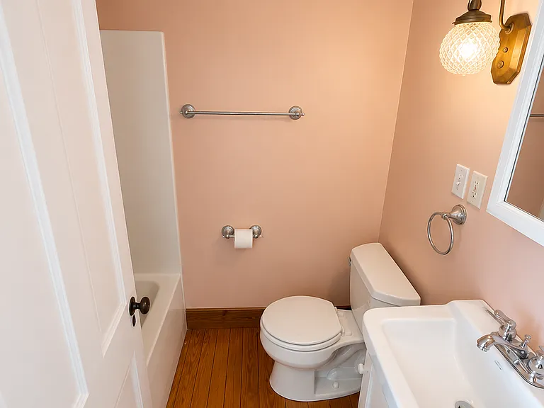 Upstairs full bathroom