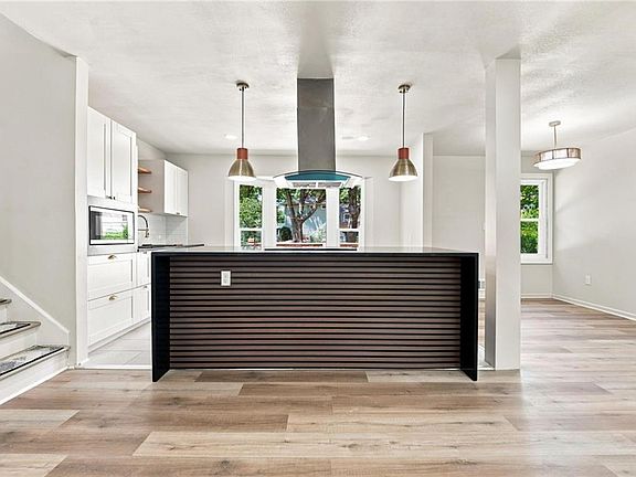 4th image of 8812 W 72nd St