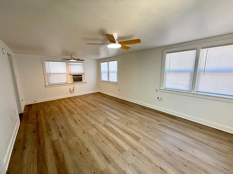 205 S Crawford St — Photo 5