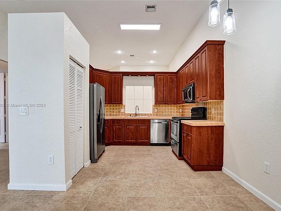 5th image of 5150 Madison Lakes Cir W