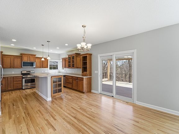 5th image of 15318 Horton Ave