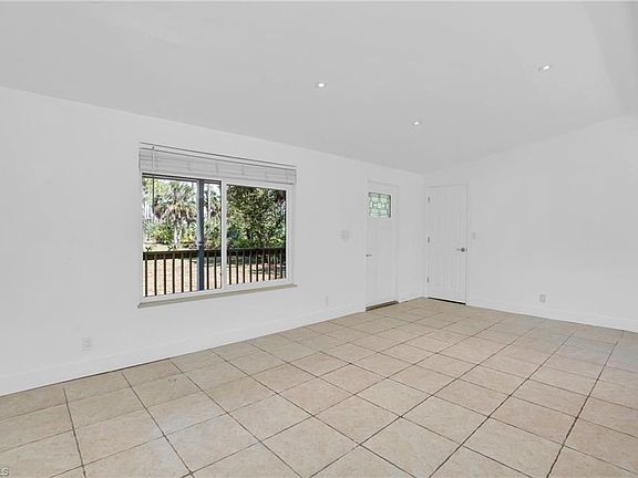 4th image of 1321 Everglades BLVD S