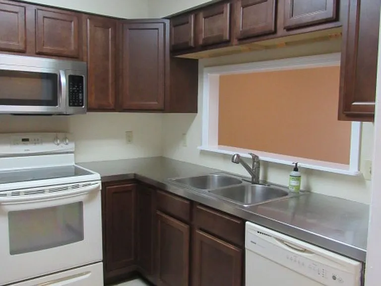 9004 Governors Place Ct — Photo 9