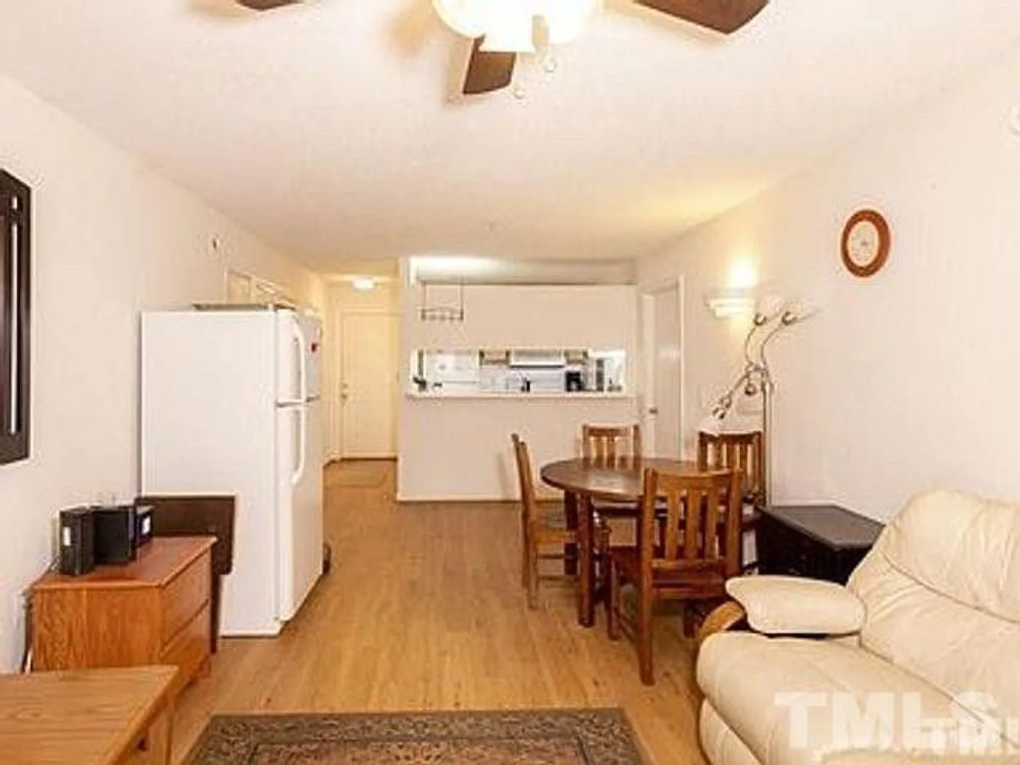 Room in 4 Bedroom Apartment at Collegiate Cir — Photo 4