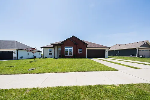 708 Promenade Dr Photo 1