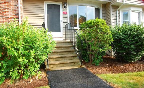 2nd image of 3 Oakwood Ln
