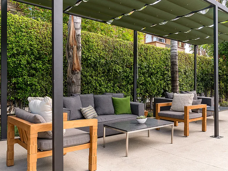 Atrio Burbank Apartments — Photo 17