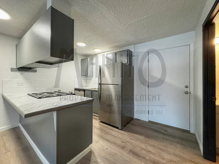 Regency Park Apartments — Photo 18
