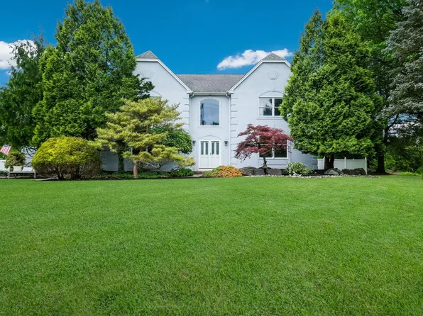 22 Cherry Ln, Doylestown, PA 18901