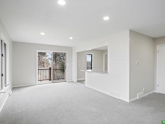 4th image of 2960 College Dr