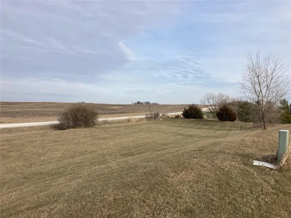 107 Lake Shore Dr, Dallas Center, IA 50063
