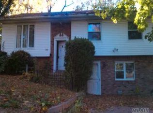 30 Pepperday Ave, Port Washington, NY 11050