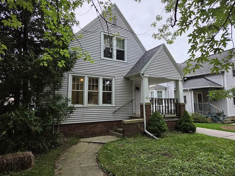 852 N 12th St