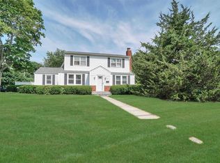 499 Gillette Ave, Bayport, NY 11705