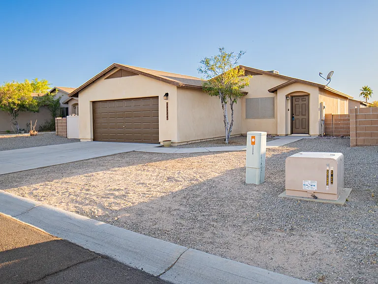 10320 S Tornado Ave — Photo 2