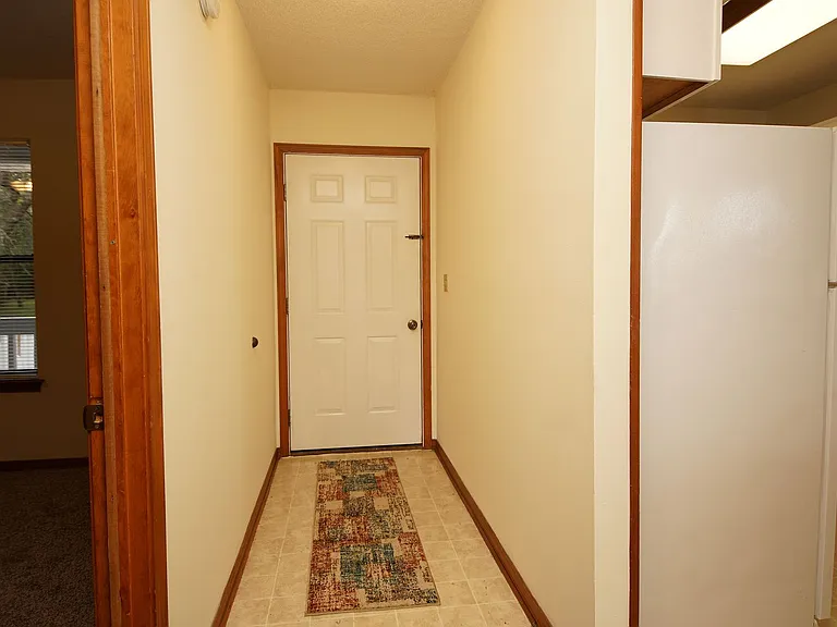 561 Bayshore Dr — Photo 7