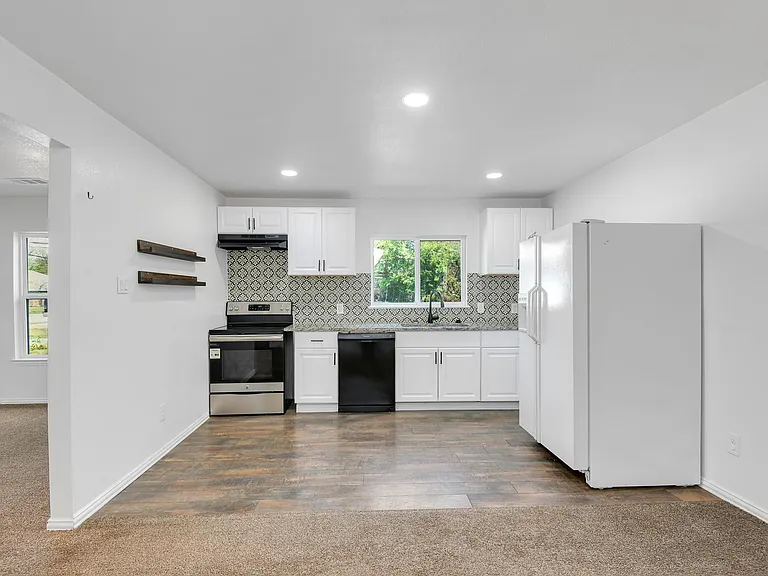 818 N Virginia St — Photo 15