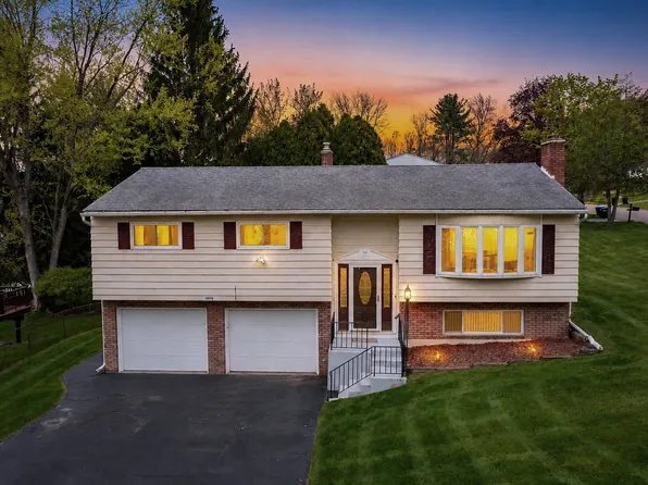 1009 Baylor Dr, Vestal, NY 13850